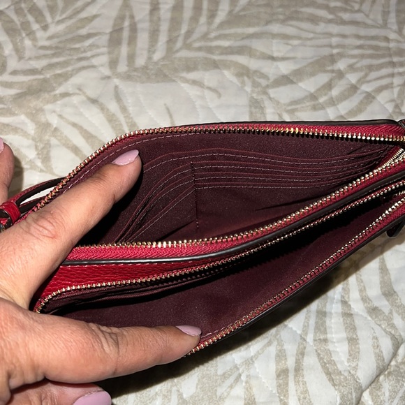 Coach wristlet- two tone. Credit card slots - Picture 3 of 5